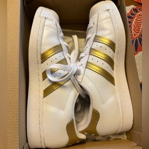 Adidas Superstar size 7